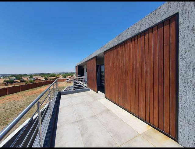 4 BEDROOM HOUSE FOR SALE IN GLEN ERASMIA